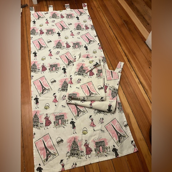 "Emily of Paris " 4 curtain panels - Picture 2 of 11